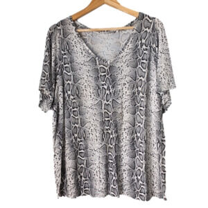 𝅺love and Legend Women's Shirt